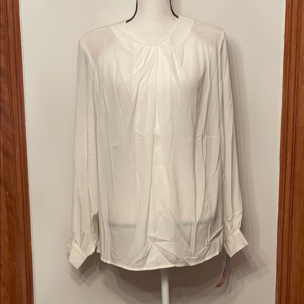 Vintage Chic Women's Cream Blouse